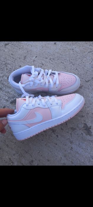 Jordan originali la super preț 350