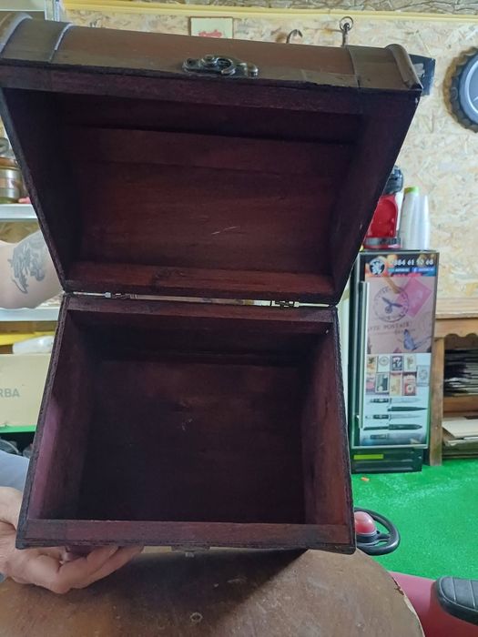 Старо дървено сандъче