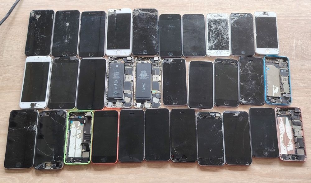 Lot 31  iPhone-urii pentru piese iPhone  netestate