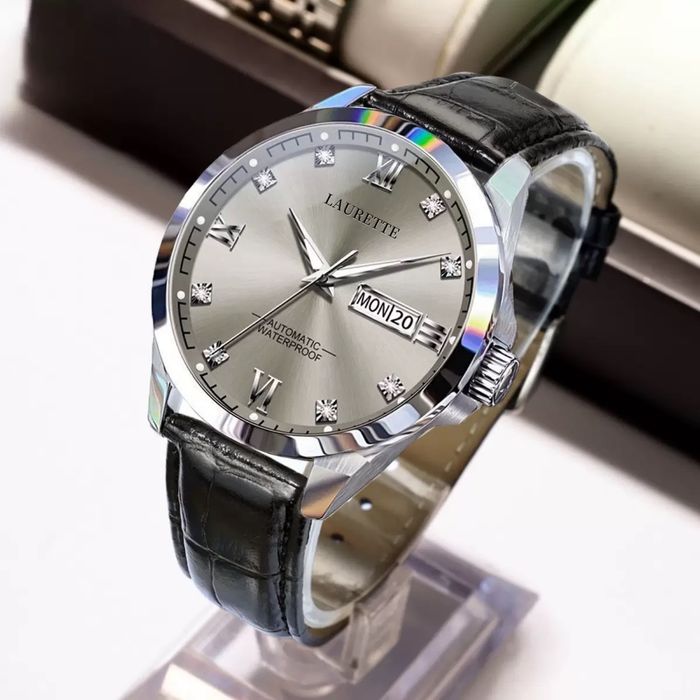 Часы наручные продам