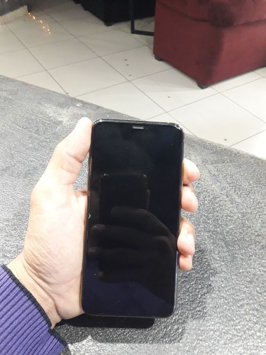 Assalomu aleykum tel sotiladi  srocna arzon narxga 11 pro max ideal