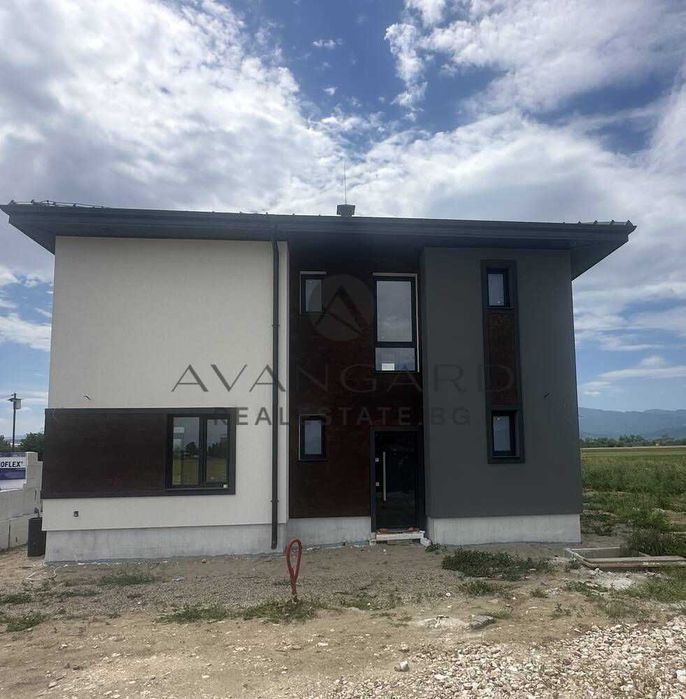 оф.24608 Двуетажна къща с акт 14/ Алати