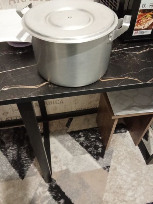 Продам кастрюлю алюминиевый.
