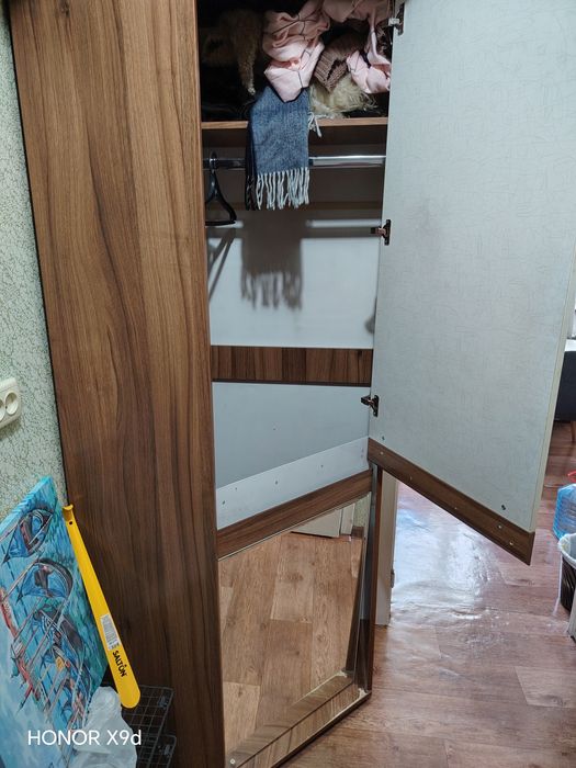 Угловой шкаф б/у