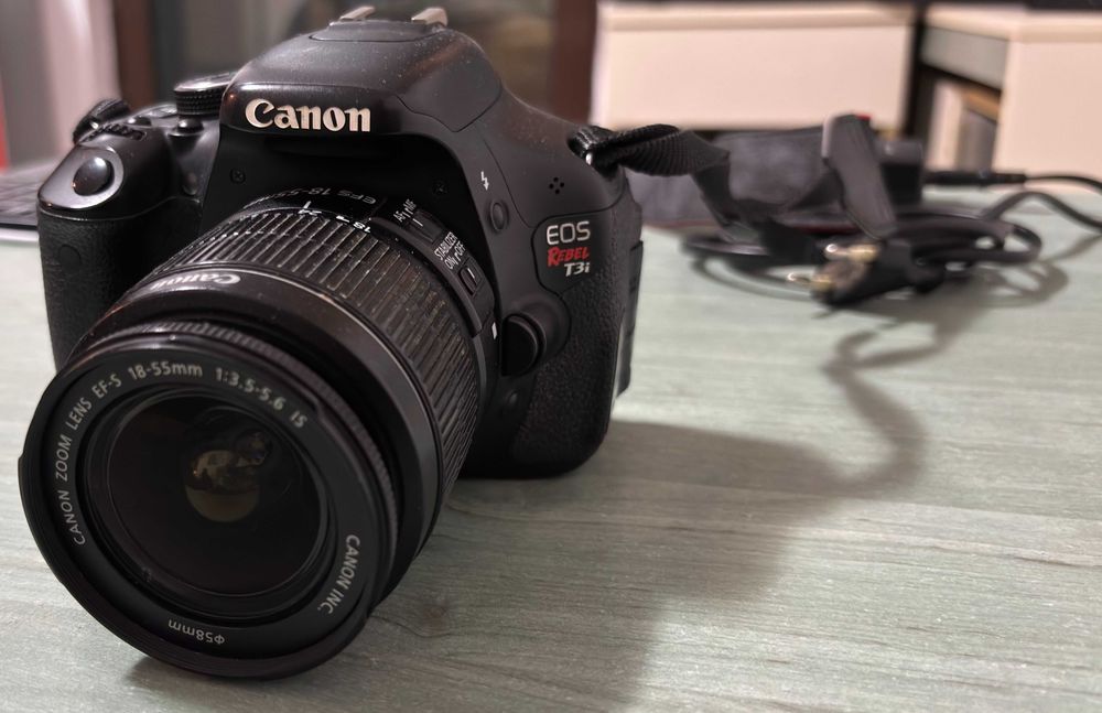 Canon EOS Rebel T3i / 600D