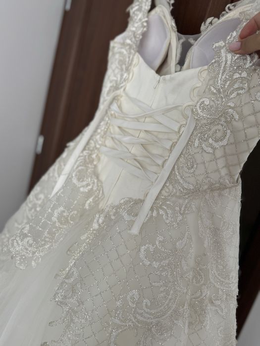 Vând rochie de mireasă