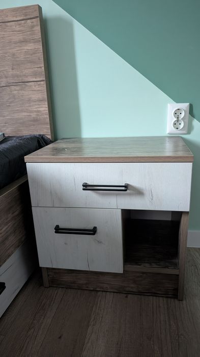 Детска стая - легло, бюро, нощно шкафче, голям шкаф, гардероб