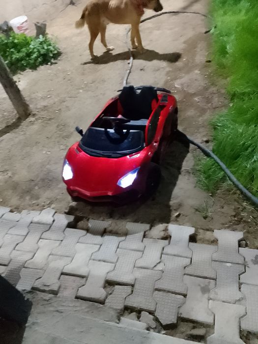 Detski moshina lombarjini sotiladi