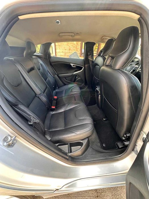 Volvo V40 D2 Summum Geartronic 2015