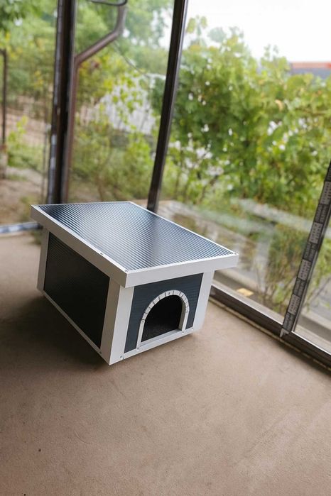 Cusca caine la comandă din panouri sandwich – termoizolată