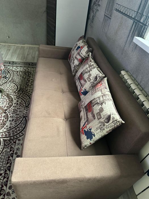 Диван, тумба дял телевизора