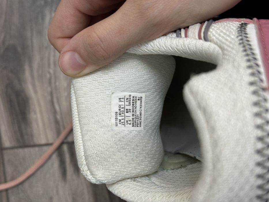 Продам кроссовки asics