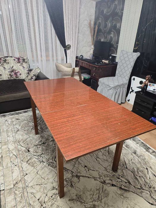 Продаётся стол обеденный полированный СССР 2 шт.