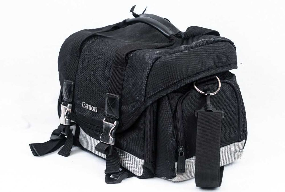 Geanta foto Canon. Dimensiuni: 35 x 23 x 23 cm