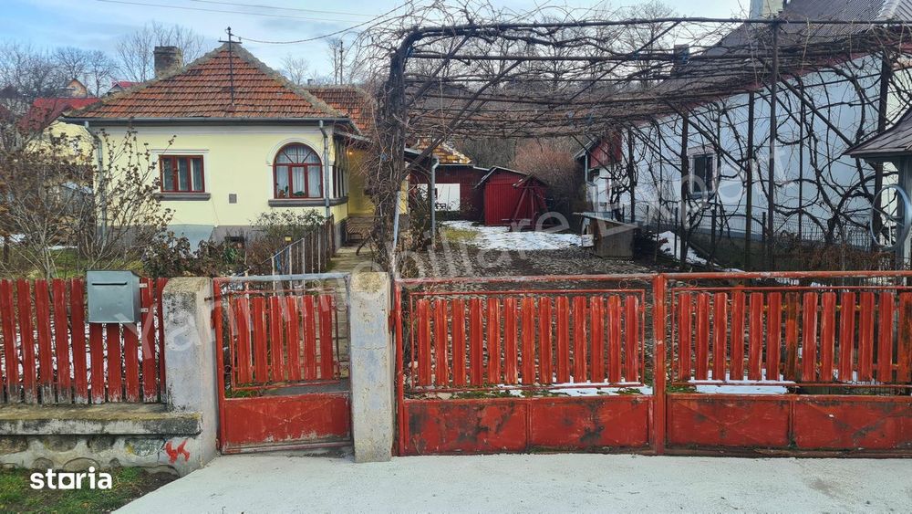 Casă de vânzare în comuna Corbeni, județ Argeș.