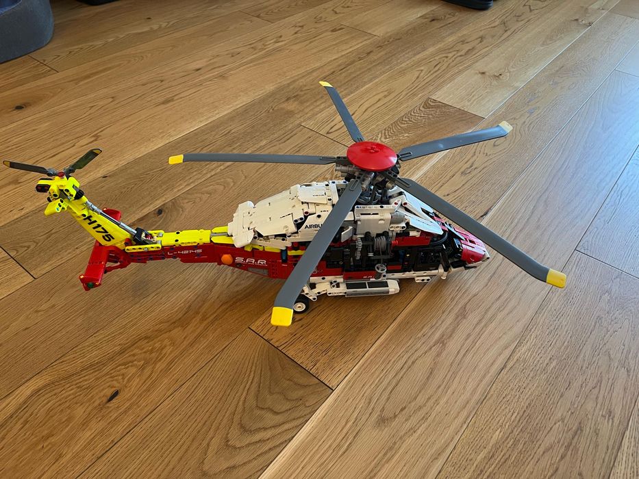 Lego Elicopter Airbus 42145