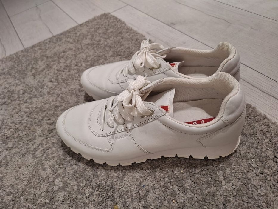 Vând pantofi sport Prada!