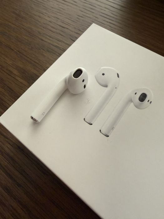Apple AirPods (стандартен модел) – за части / ремонт