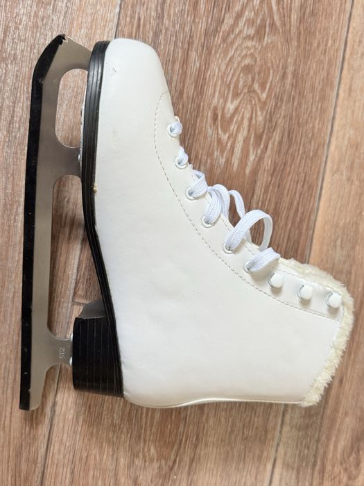 Срочно продам коньки