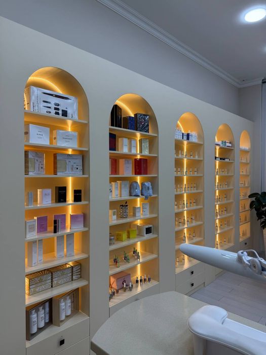 Продается шкаф для салона красоты ( мебель для салона красоты)