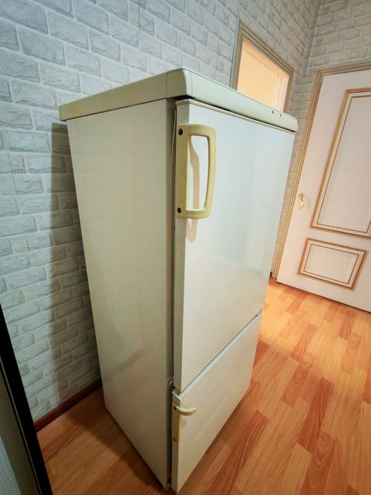 Б/у компактный холодильник