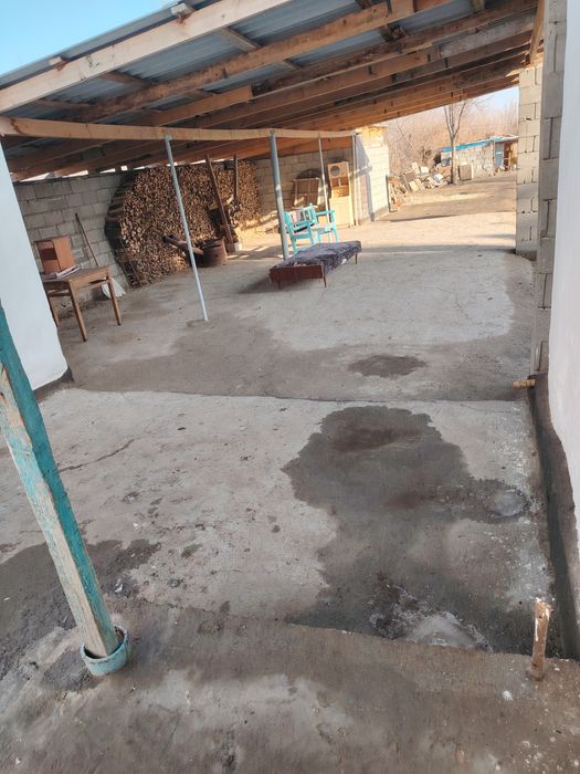 Жанаталапта улкен  уй сатылады.