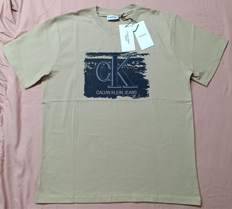 Vand tricou nou de barbati Calvin Klein