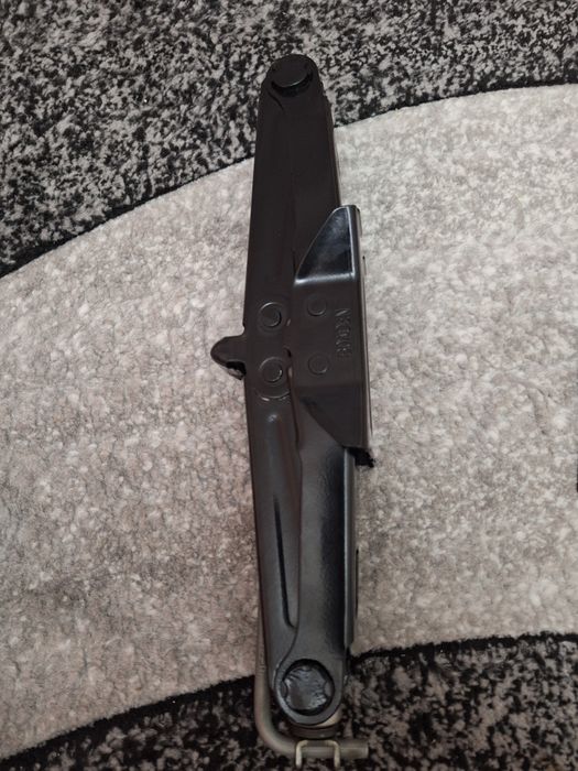 Cric  si cheie roti Megane 3-4 și Talisman