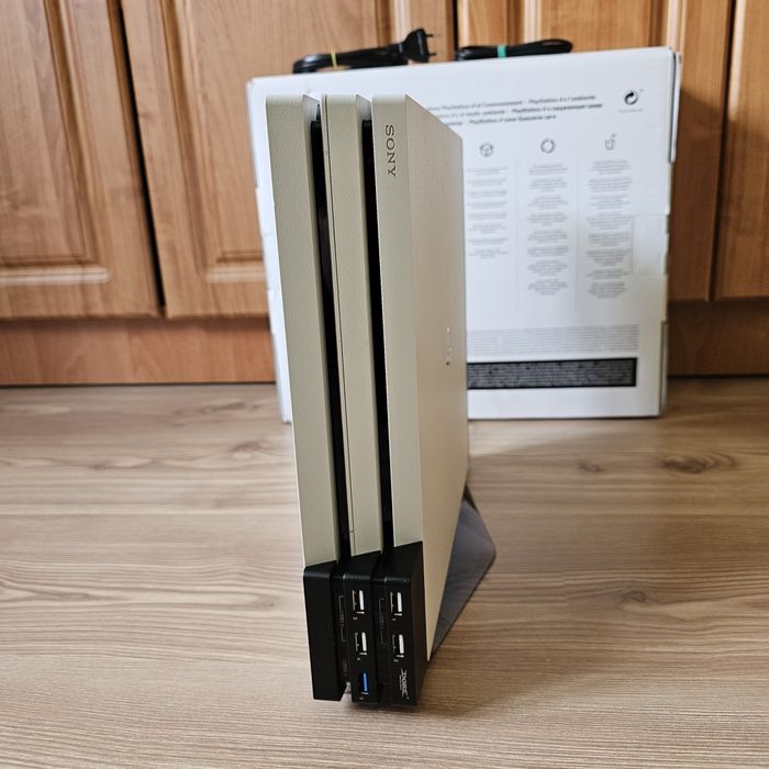 Бял PS4 Pro + много игри, аксесоари и картонена кутия PlayStation 4 5 PRO PS4 PS5 Плейстейшън Про