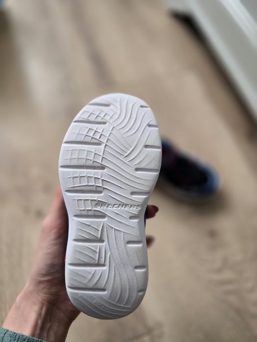 Adidași Skechers nr 26
