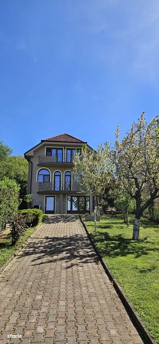 Casa de poveste, isi cauta următoarea familie!