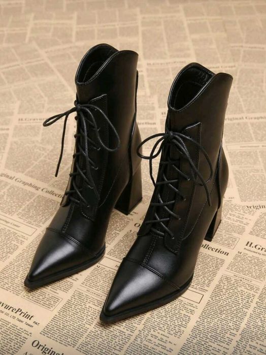 Кожени боти с остър връх