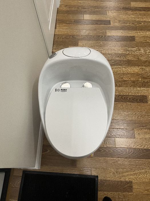 Прадается б/у унитаз - Моноблок