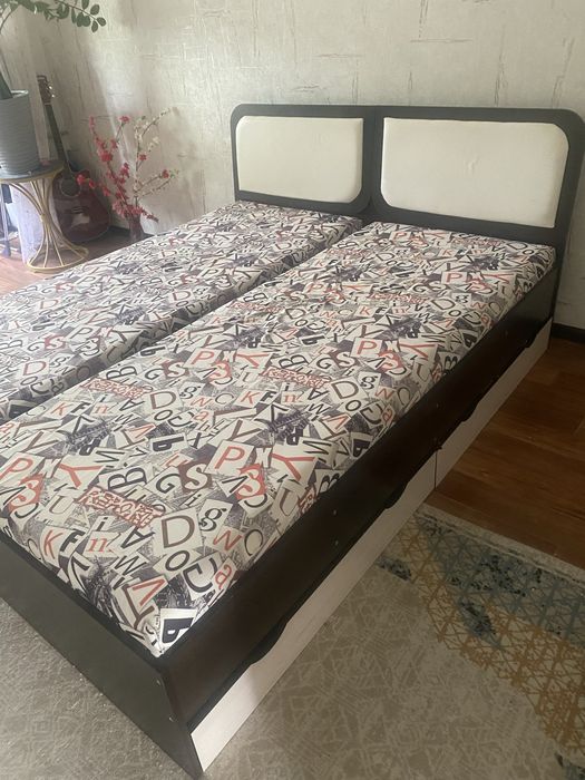 Продам 2 кровати б/у. Цена за каждую.
