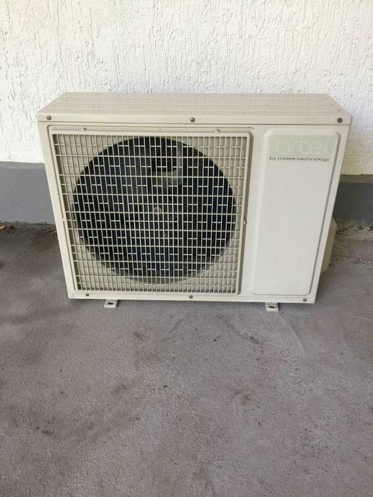 Инверторный бытовой  кондиционер Artel -12 ,состояние рабочее