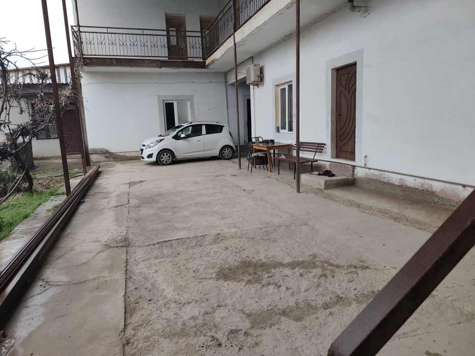Hovli sotiladi Yangi Hayot MFY