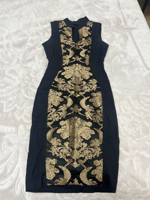 Нови рокли Guess -размер С