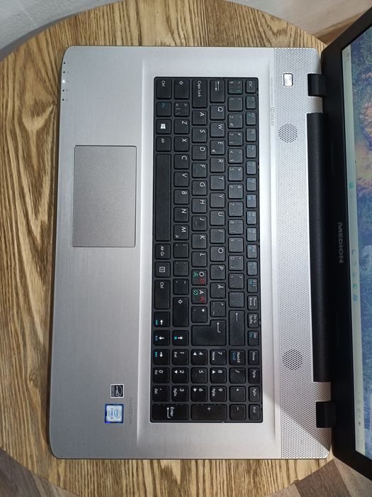 Laptop 17,3 Medion i3 Windows 11 ssd
