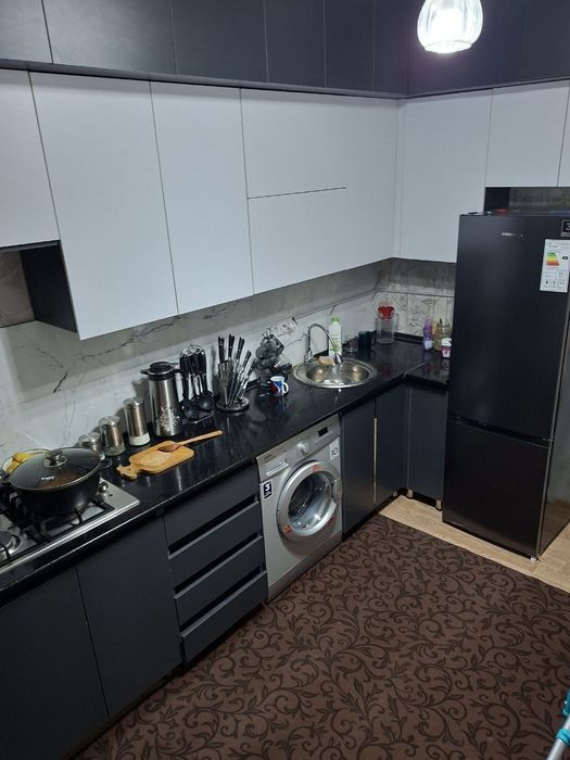 NAVOIY shahrida navoiy kuchasida 2 xona uymiz sotiladi arzon narxda