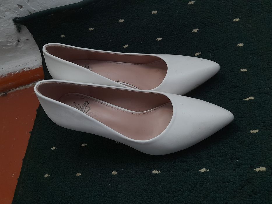 Туфли лодочки белые