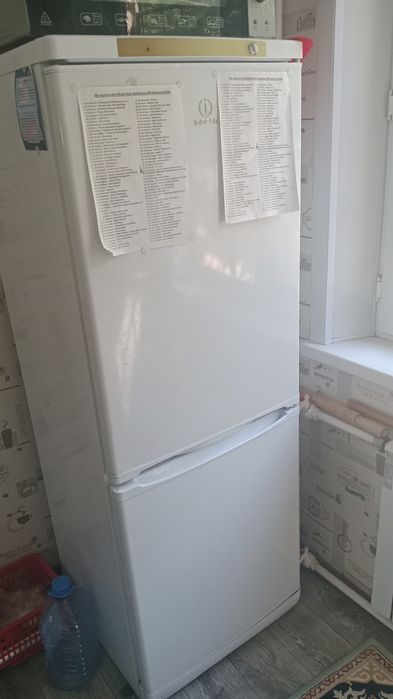 Холодильник Indesit