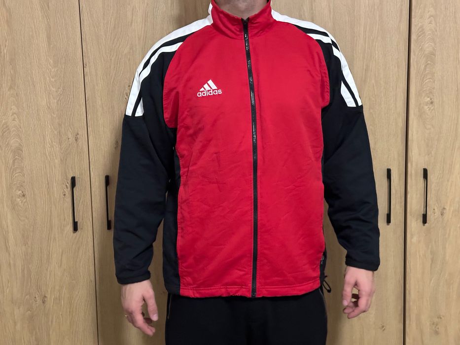 Продава се ветровка Adidas Vintage Y2K – размер L, червено/черно