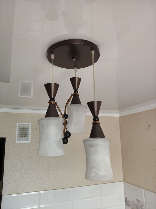 Продам люстру б/у