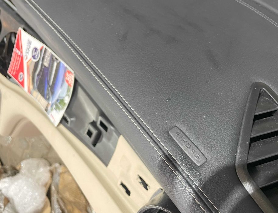 Mercedes Benz GLA / CLA  - plansa de bord doua culori - kit airbag