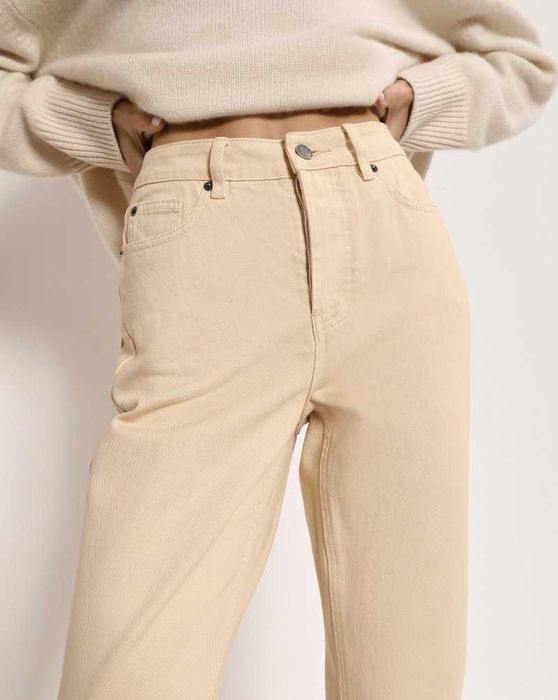 Джинсы бежевые момс