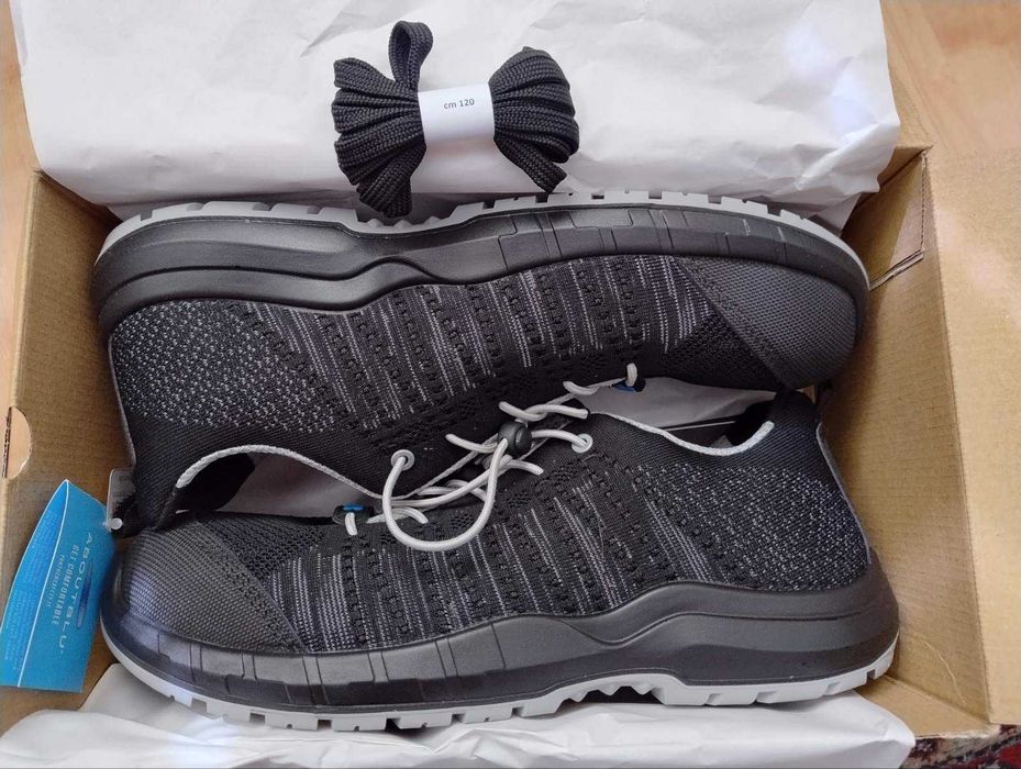 Чисто нови работни обувки със защитно бомбе отпред