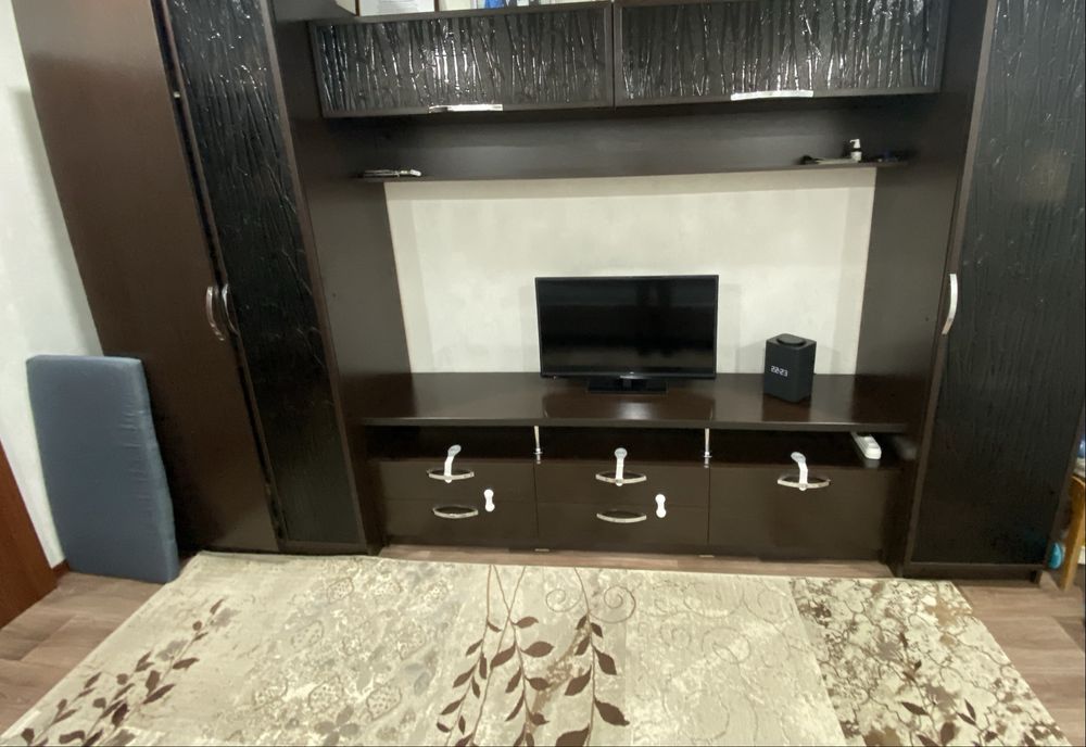 Продам горку в гостиную