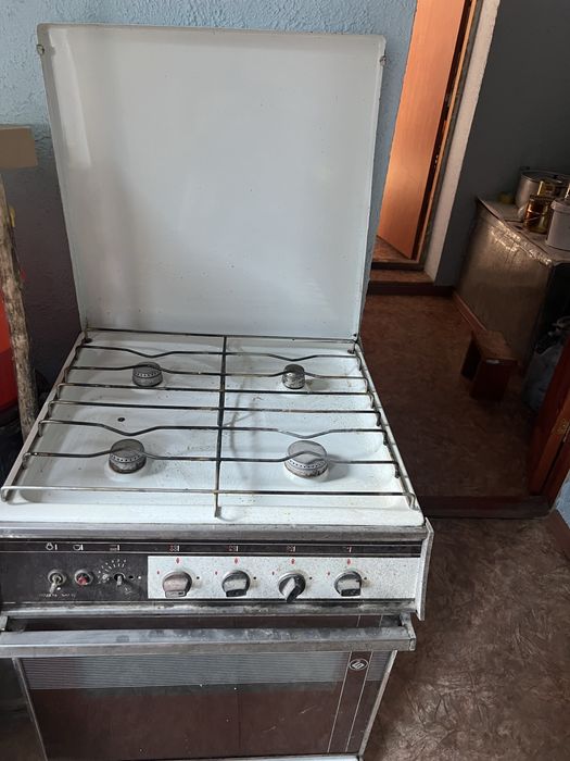 Газовая плита продам
