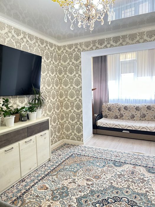 Продам квартиру трехкомнатную