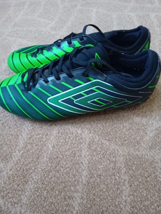Vând ghete Umbro Velocita